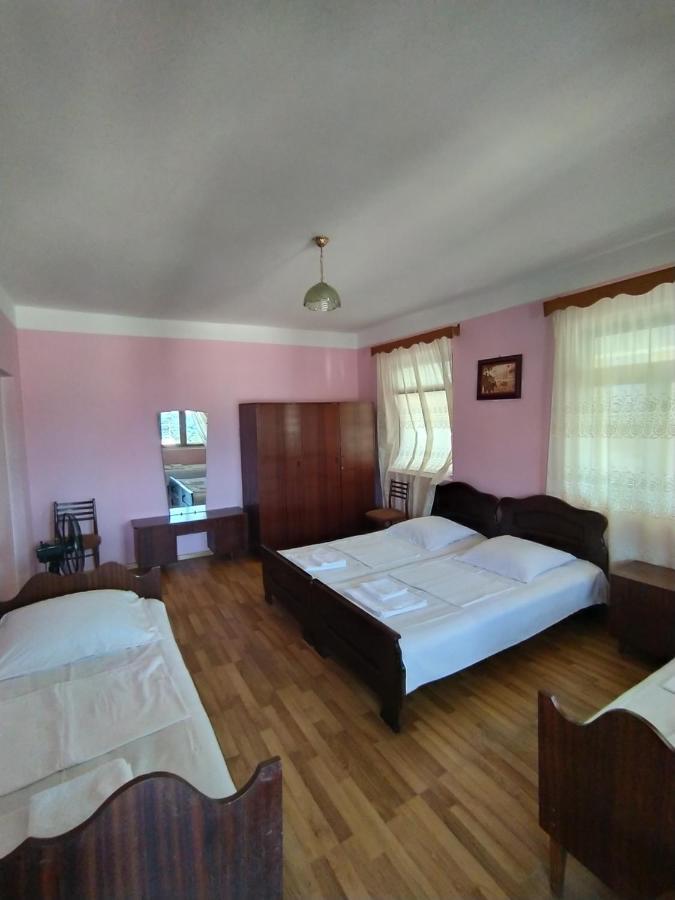 Guest House Teni Makhinjauri Bagian luar foto