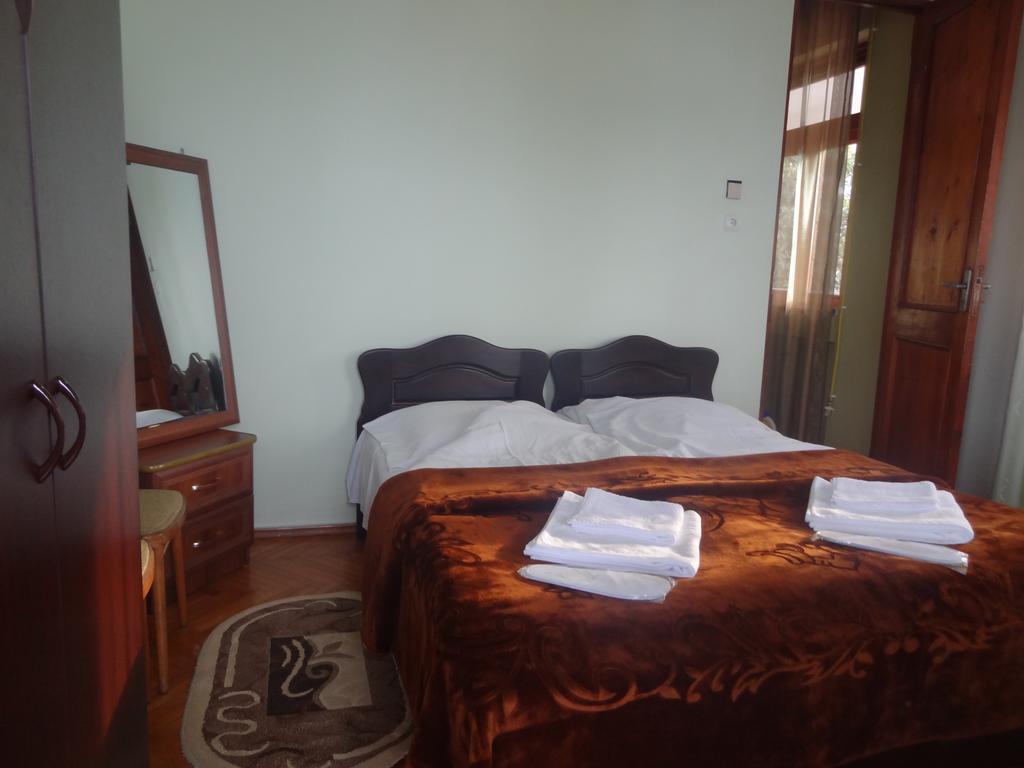 Guest House Teni Makhinjauri Bagian luar foto